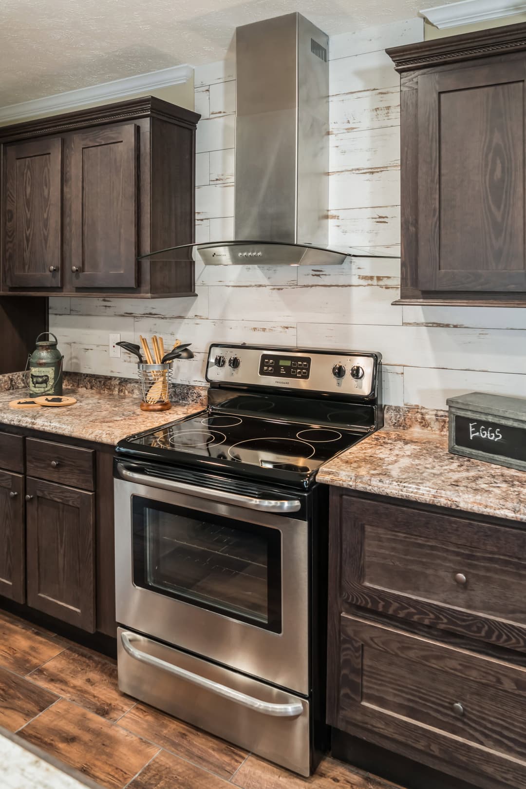 The unforgiven kitchen home features
