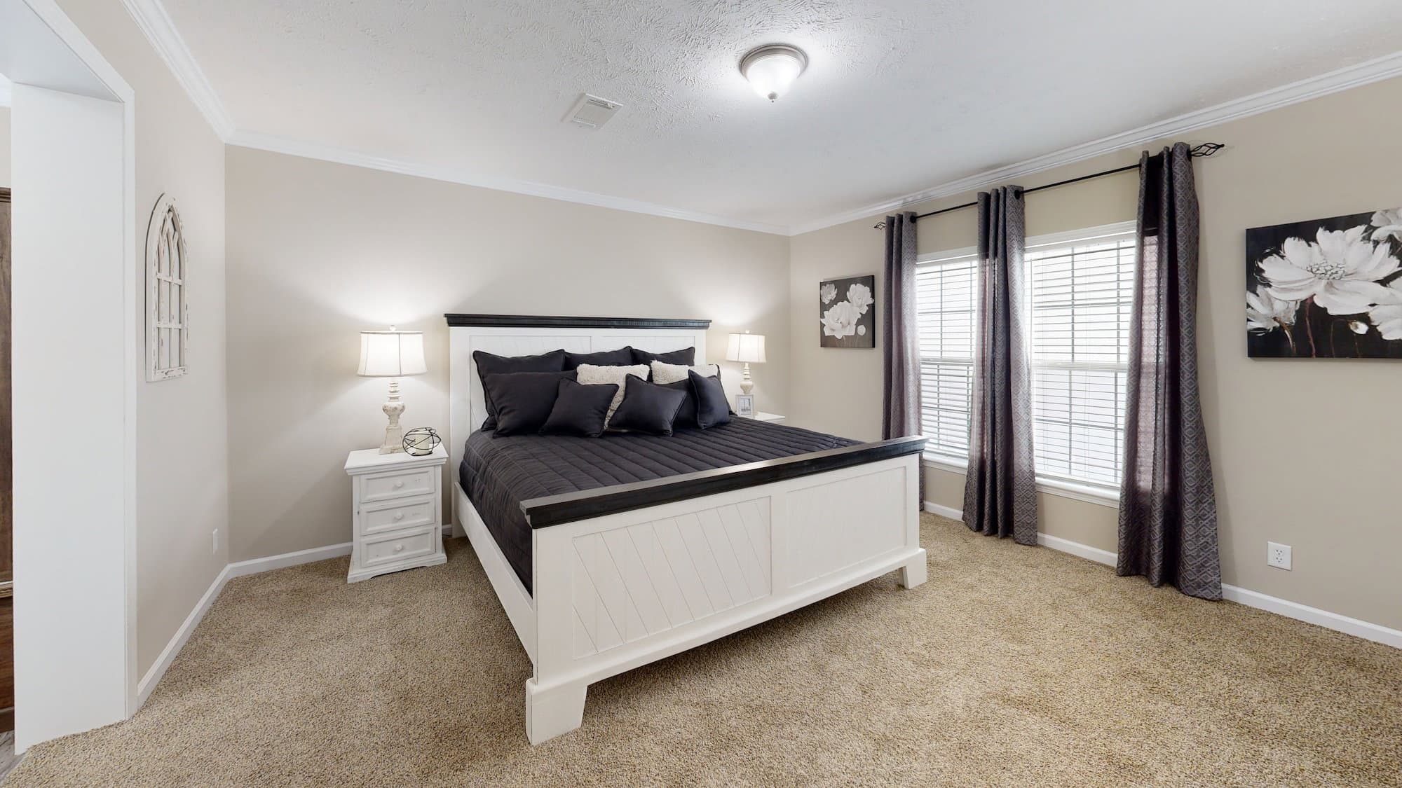 The howitzer bedroom home features