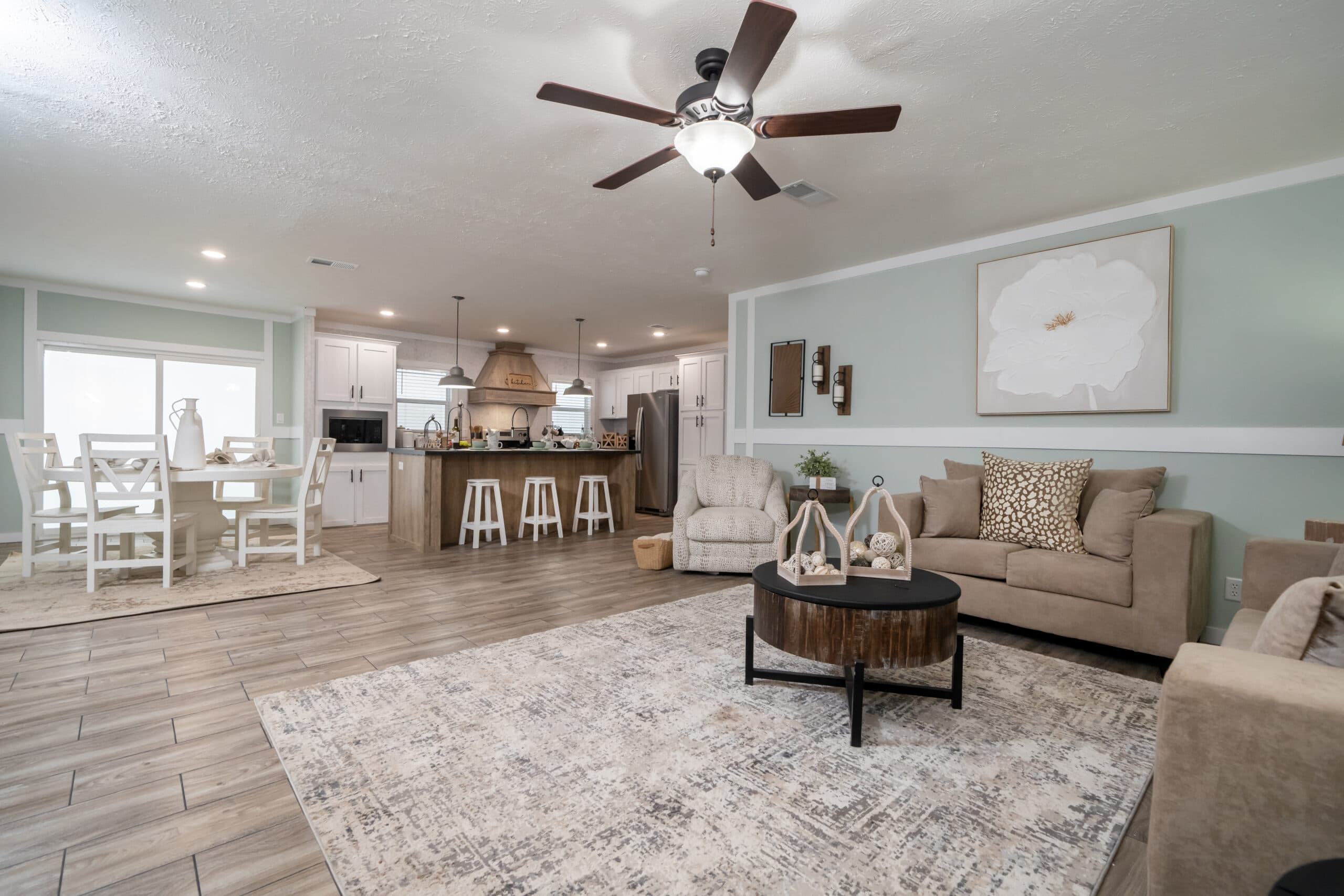 Diamondback interior home features